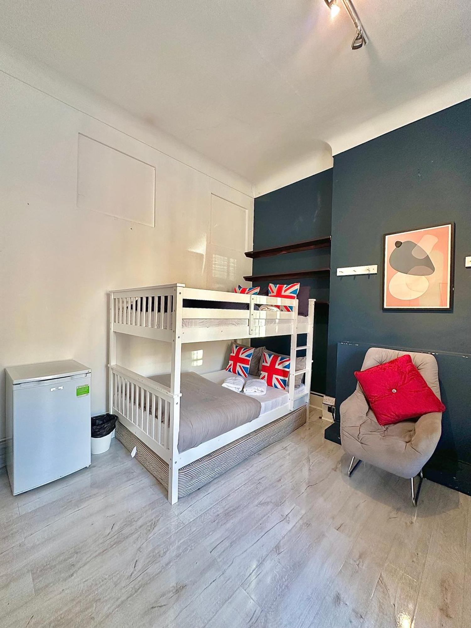 Guesthouse 81 London Bagian luar foto