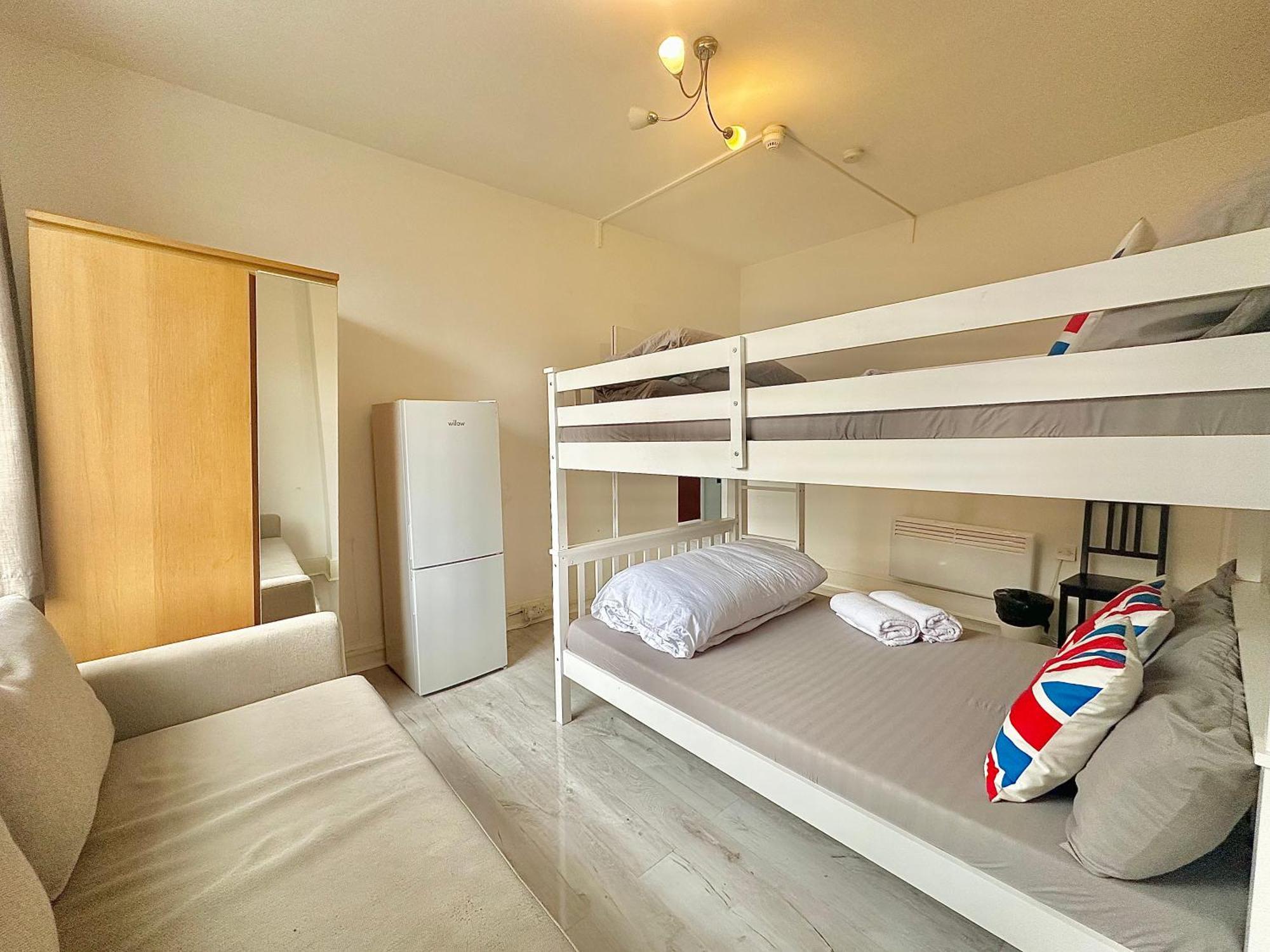 Guesthouse 81 London Bagian luar foto
